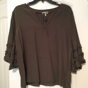 Dark green blouse with ruffled sleeves